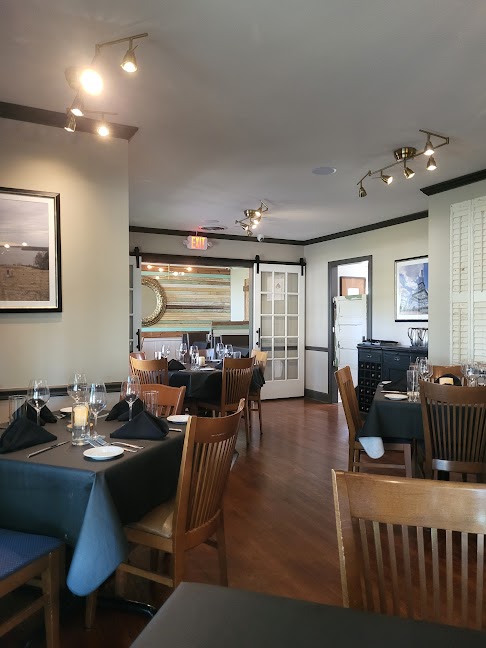 Oaklawn dining room in daylight